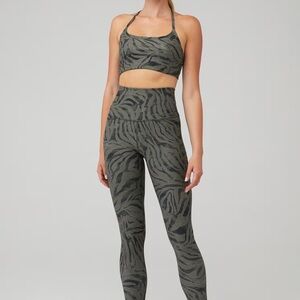 BEYOND YOGA
SOFTMARK CAUGHT IN THE MIDI HIGH WAISTED LEGGING & RACERBACK BRA